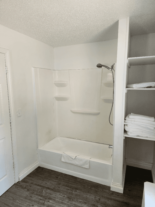 Norwich House: 302 Laurel Hill Ave