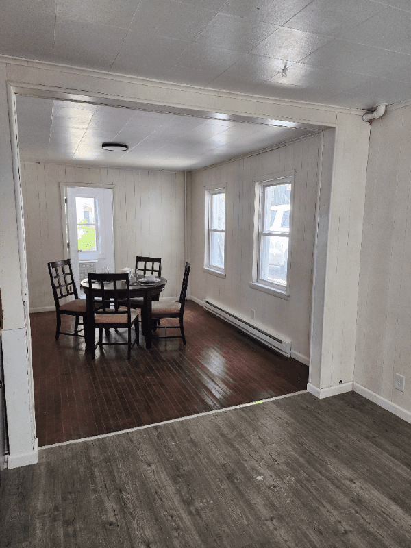Norwich House: 302 Laurel Hill Ave