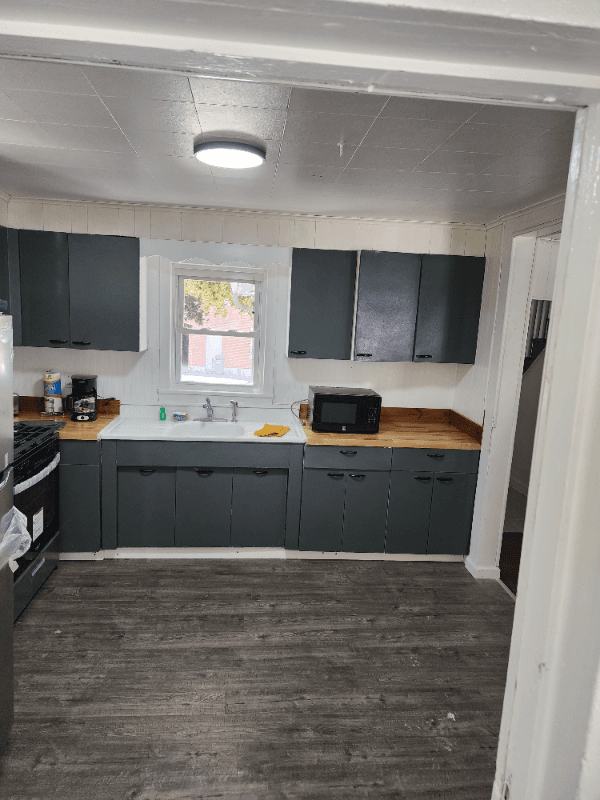 Norwich House: 302 Laurel Hill Ave