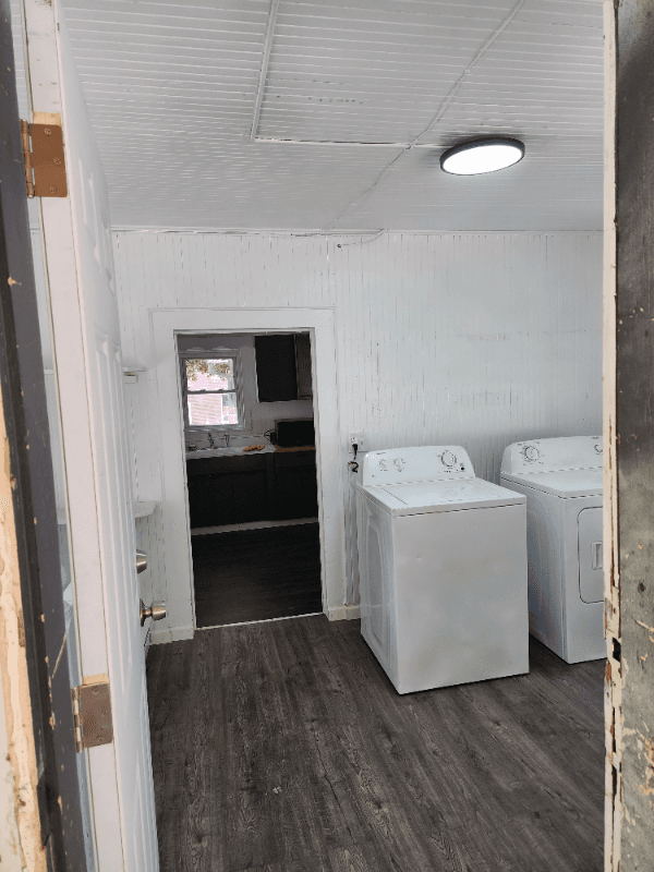 Norwich House: 302 Laurel Hill Ave