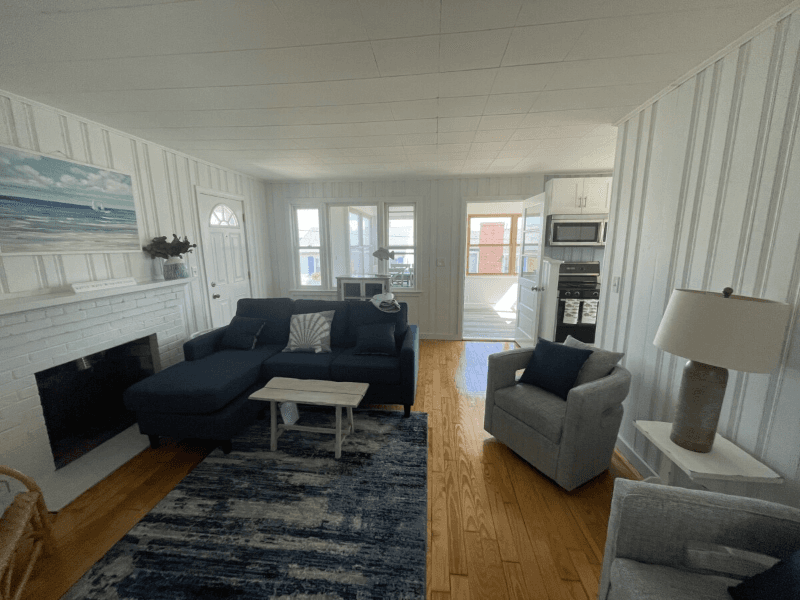 Hampton House: 11 Tuttle Avenue