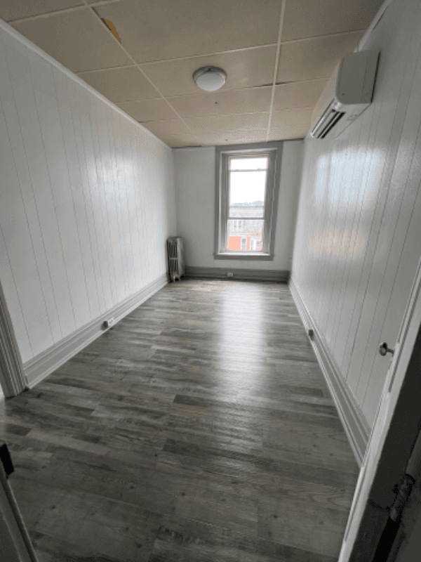 York Apartment: 631 W Market St 3rd Floor