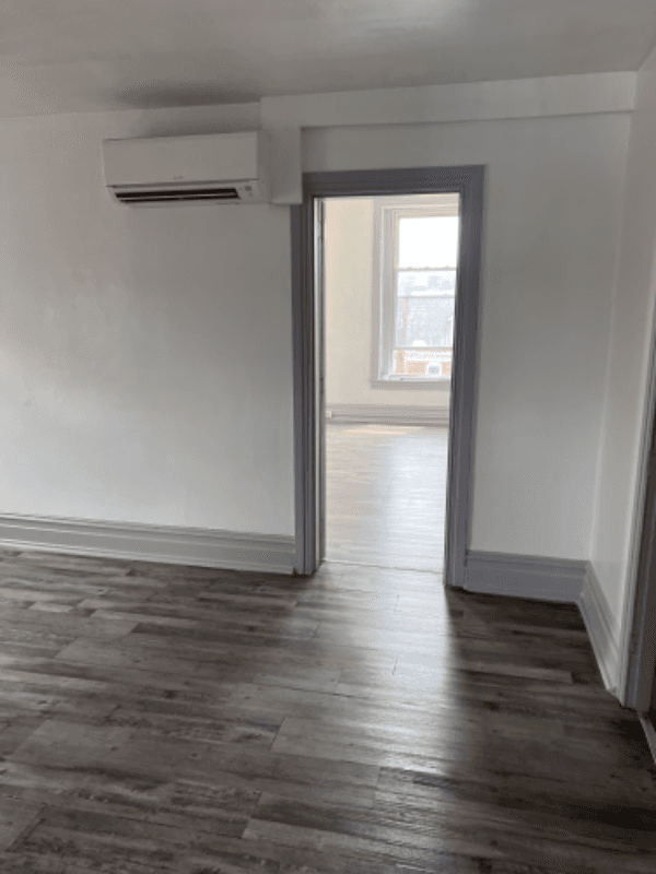 York Apartment: 631 W Market St 3rd Floor