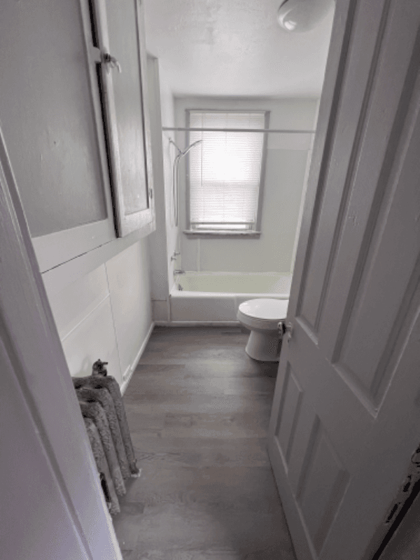 York Apartment: 631 W Market St 3rd Floor