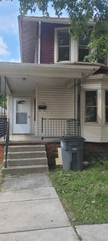 Toledo Townhome: 754 Euclid Ave