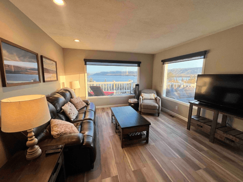 Quincy House: 9348 Columbia Ct NW