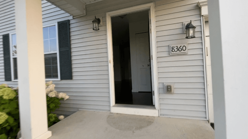 Dexter House: 8360 Crab Apple Trl,