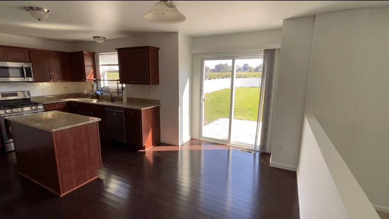 Dexter House: 8360 Crab Apple Trl,