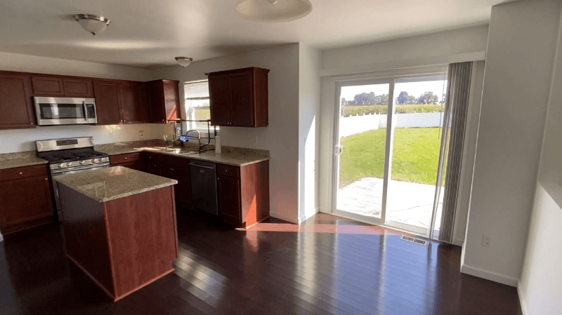 Dexter House: 8360 Crab Apple Trl,