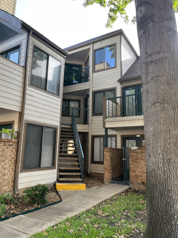 Arlington Condo: 2301 Balsam Dr
