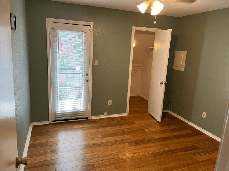Arlington Condo: 2301 Balsam Dr