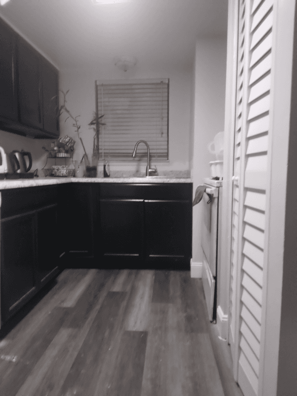 Sanford Apartment: 2541 S Myrtle Ave