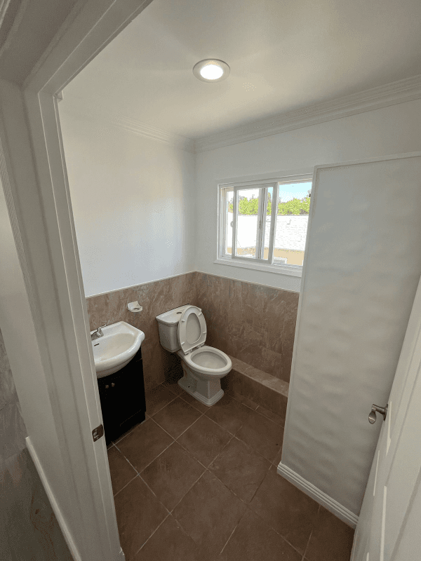 North Hollywood Condo: 11685 Magnolia Blvd