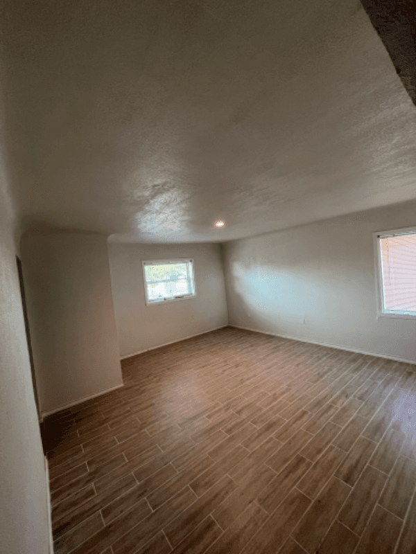 Midland House: 3211 Delano Ave