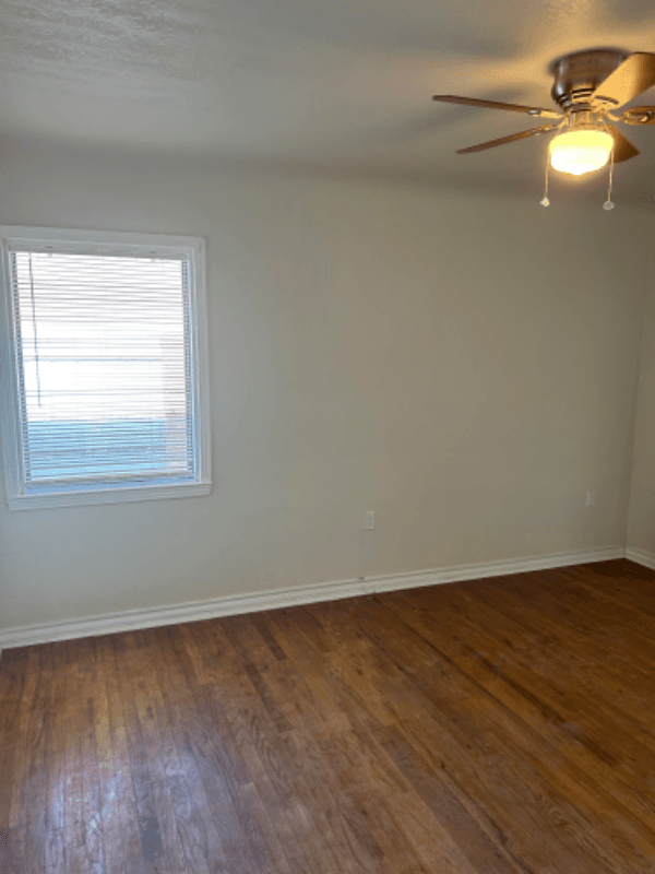 Midland House: 3211 Delano Ave