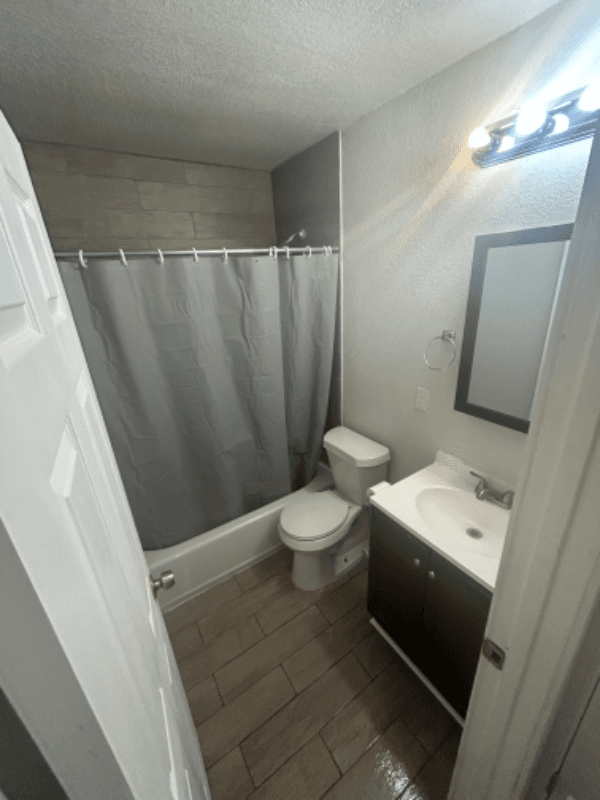 Midland House: 3211 Delano Ave