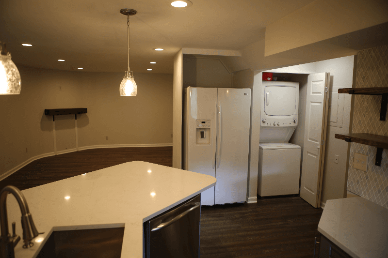 Golden Condo: 611 Somerset Drive