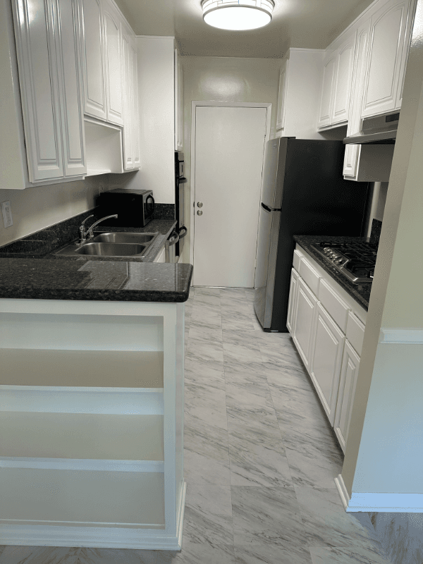 North Hollywood Apartment: 6131 Coldwater Canyon Ave