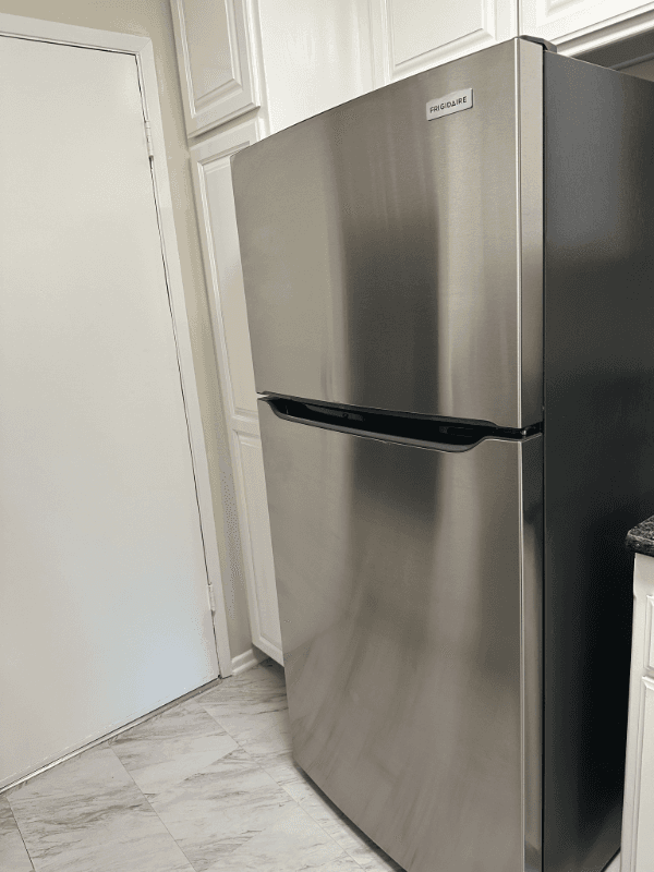 North Hollywood Apartment: 6131 Coldwater Canyon Ave