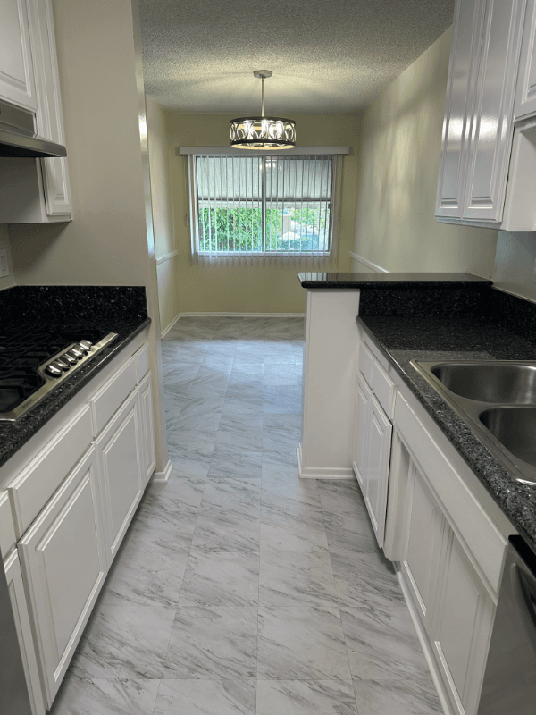 North Hollywood Apartment: 6131 Coldwater Canyon Ave