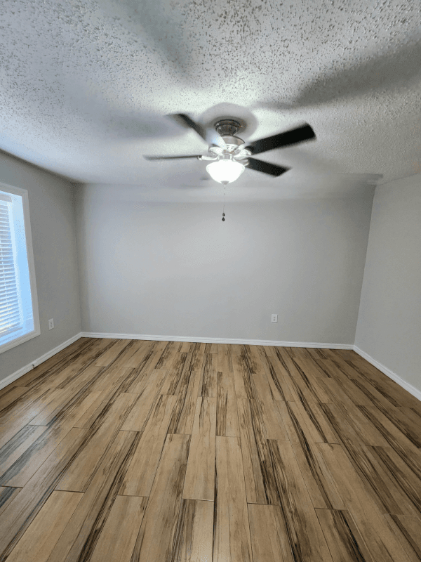 Kissimmee House: 2151 N Goodman Rd