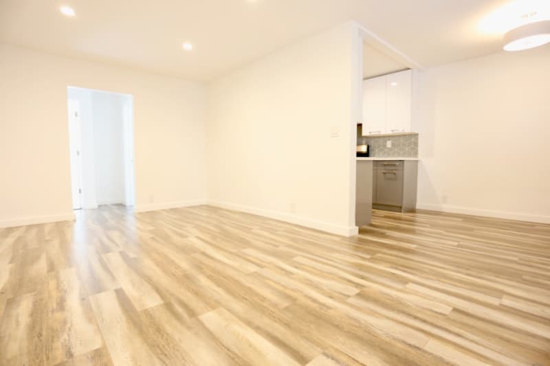 Los Angeles Apartment: 514 S Mariposa Ave