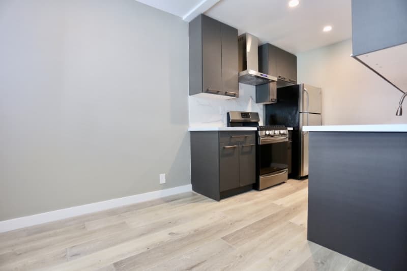 Los Angeles Apartment: 514 S Mariposa Ave