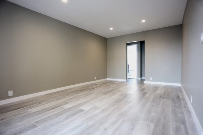 Los Angeles Apartment: 514 S Mariposa Ave