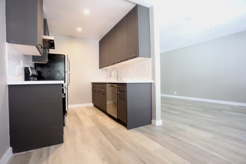 Los Angeles Apartment: 514 S Mariposa Ave