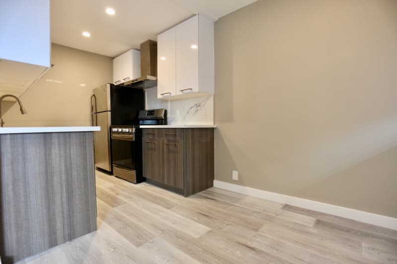 Los Angeles Apartment: 514 S Mariposa Ave