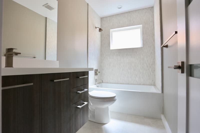 Los Angeles Apartment: 514 S Mariposa Ave