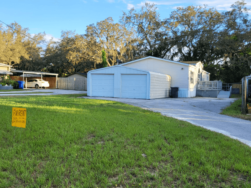Brandon House: 829 Louise st