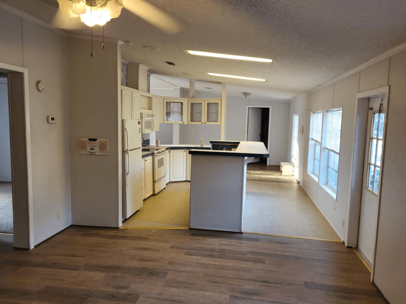 Brandon House: 829 Louise st