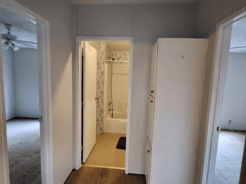 Brandon House: 829 Louise st