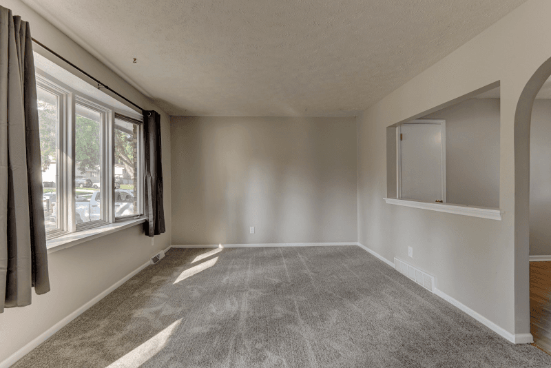 Omaha House: 14524 L Street