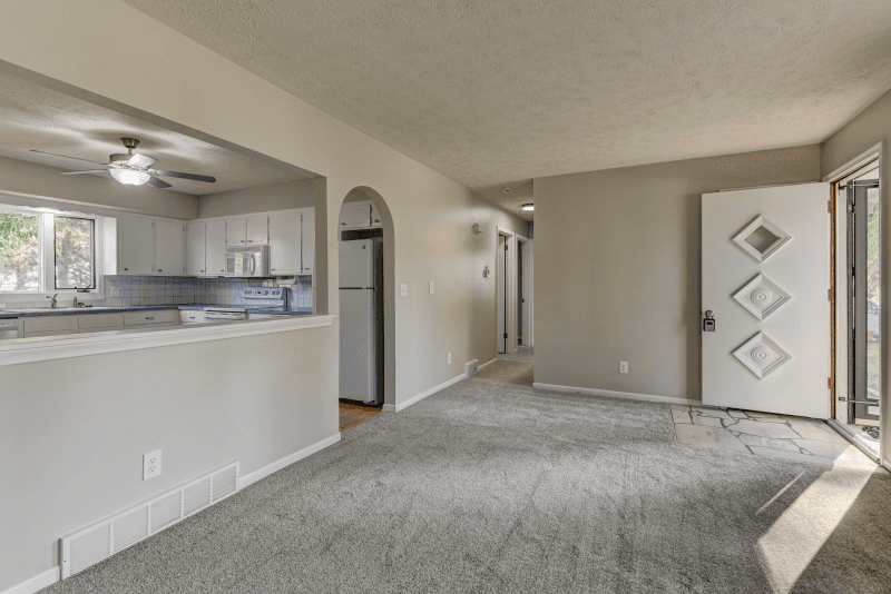 Omaha House: 14524 L Street
