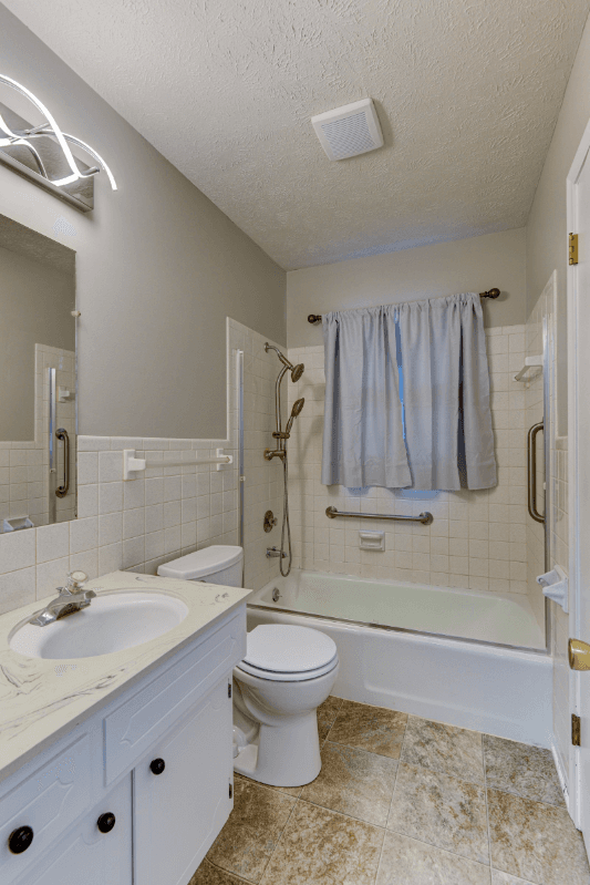 Omaha House: 14524 L Street