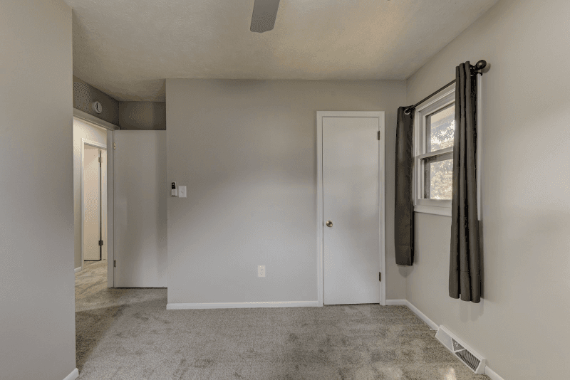 Omaha House: 14524 L Street