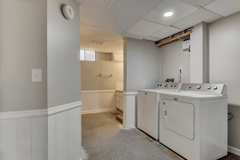 Omaha House: 14524 L Street