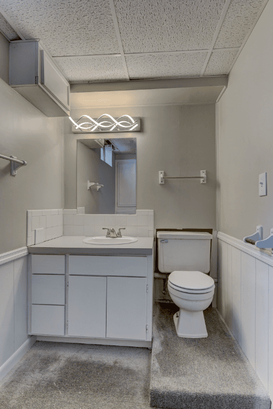 Omaha House: 14524 L Street