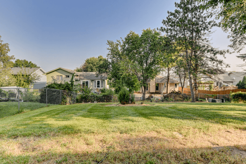Omaha House: 14524 L Street