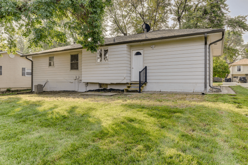 Omaha House: 14524 L Street