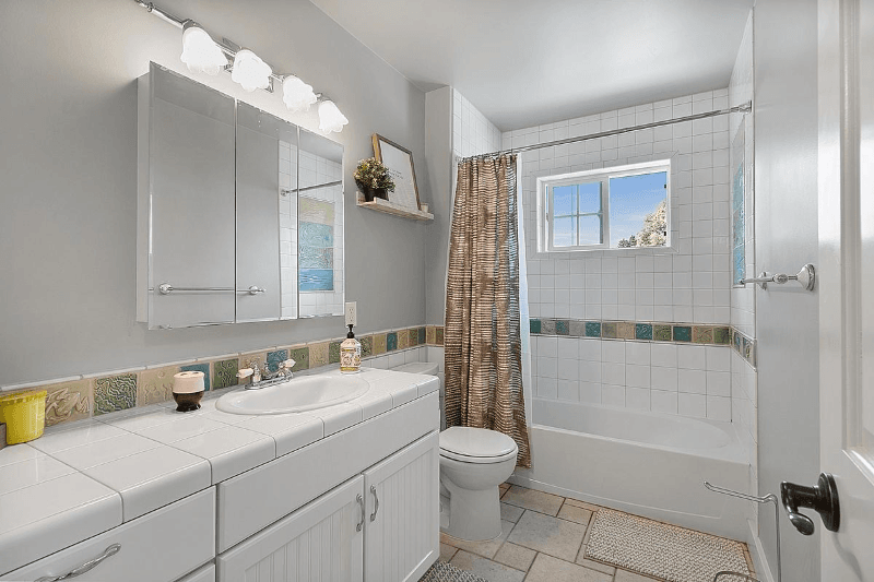 Tacoma House: 1216 S 16th St
