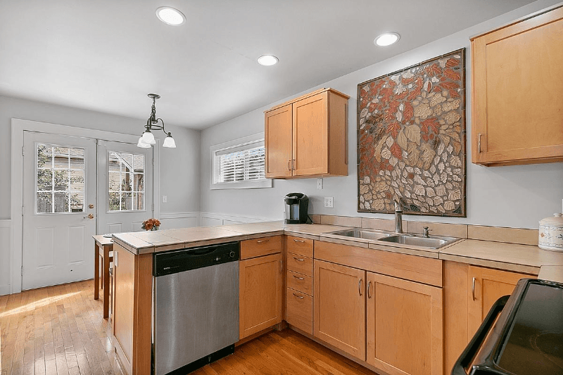 Tacoma House: 1216 S 16th St