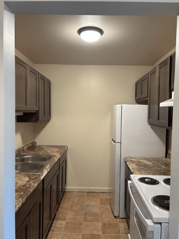 Barnesville Apartment: 435 S Lincoln Ave