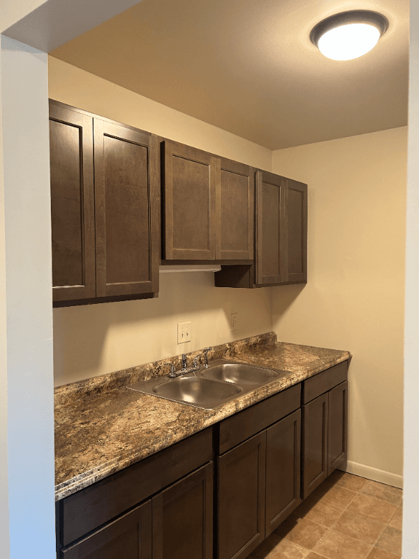 Barnesville Apartment: 435 S Lincoln Ave