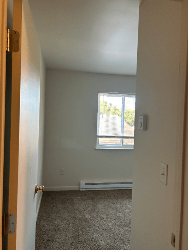 Barnesville Apartment: 435 S Lincoln Ave