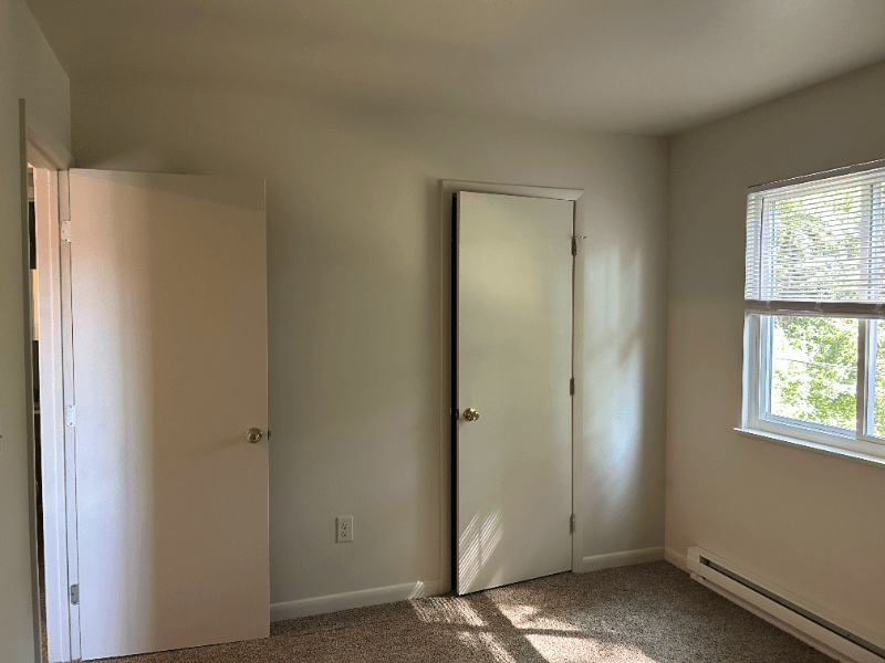 Barnesville Apartment: 435 S Lincoln Ave