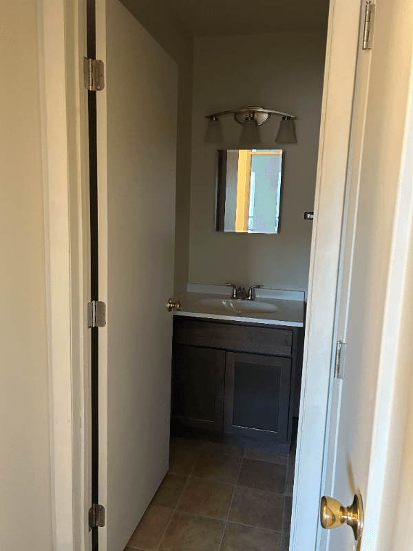 Barnesville Apartment: 435 S Lincoln Ave