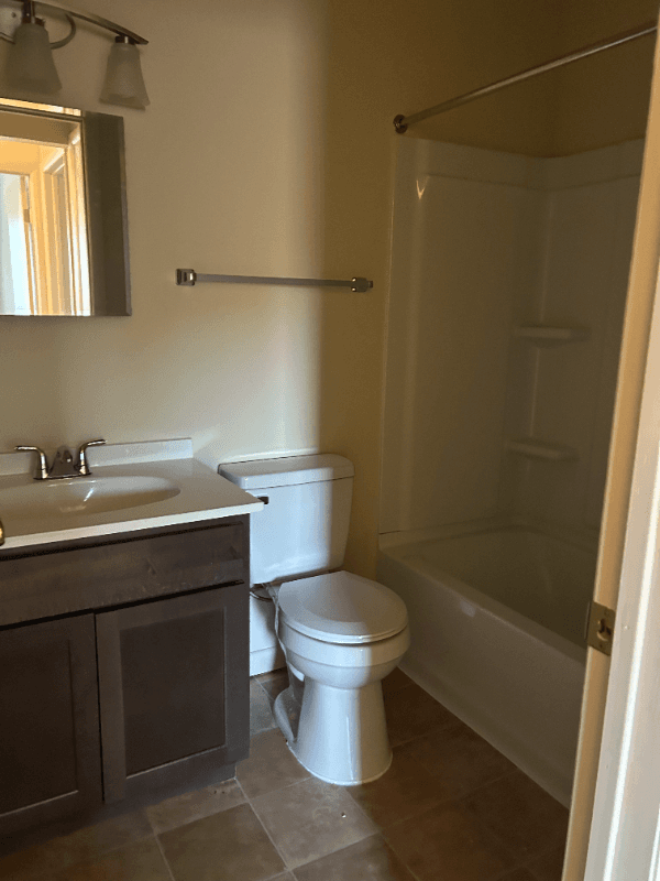 Barnesville Apartment: 435 S Lincoln Ave